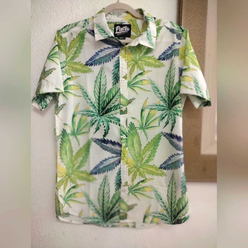 Vnt. Bright Green Hawaiian Men's Shirt. Sz. Small